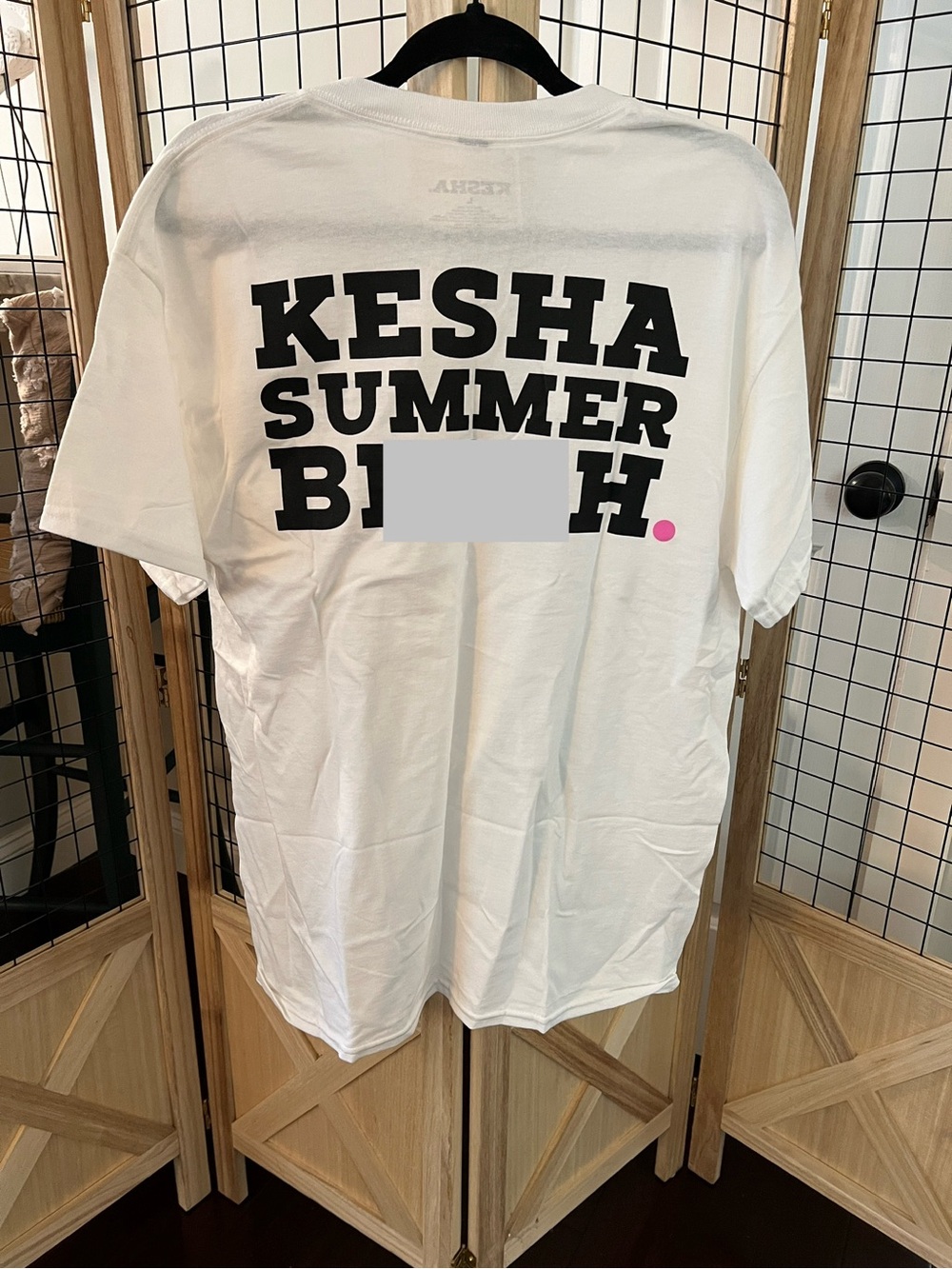 NEW/Bag KESHA "SUMMER XXX" Graphic Tee in White with Black & Pink Print